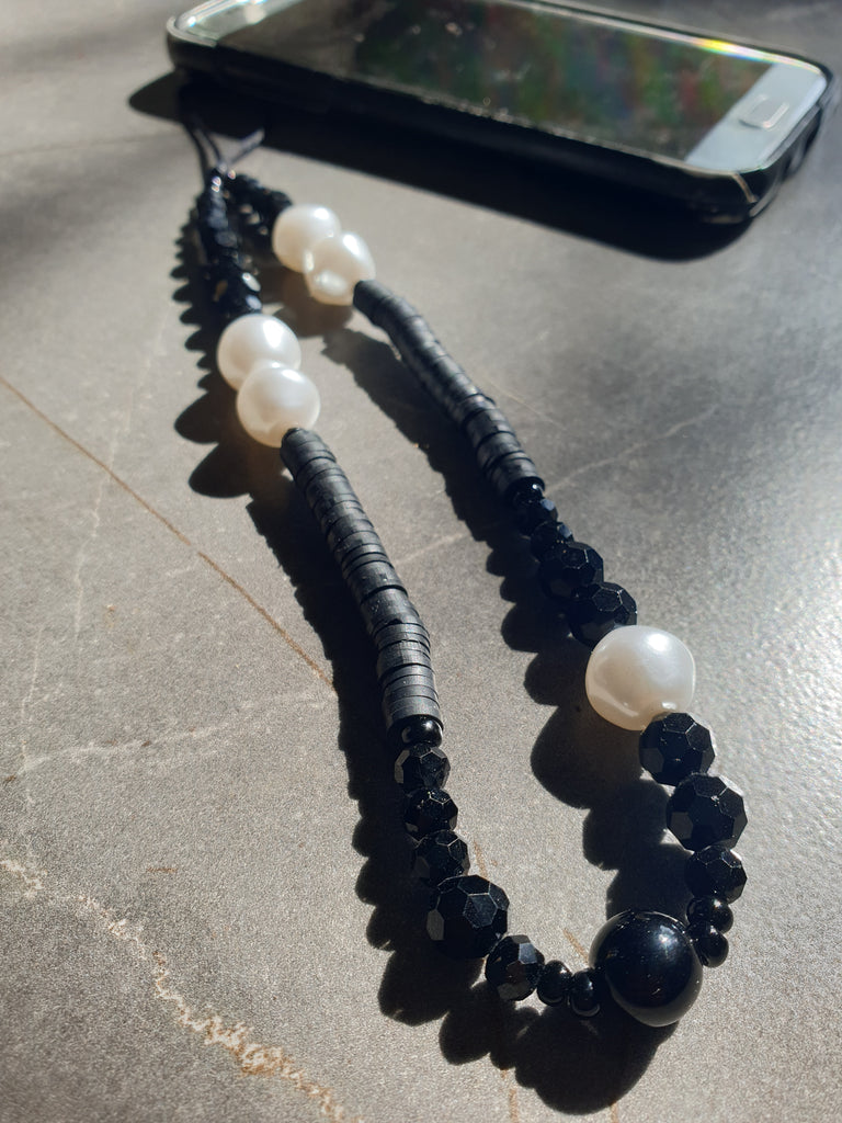 Phone chain black pearl