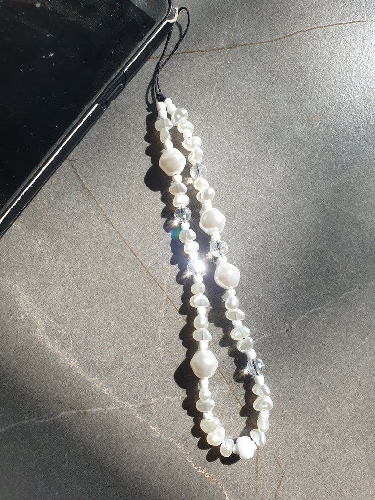 Phone chain white pearls